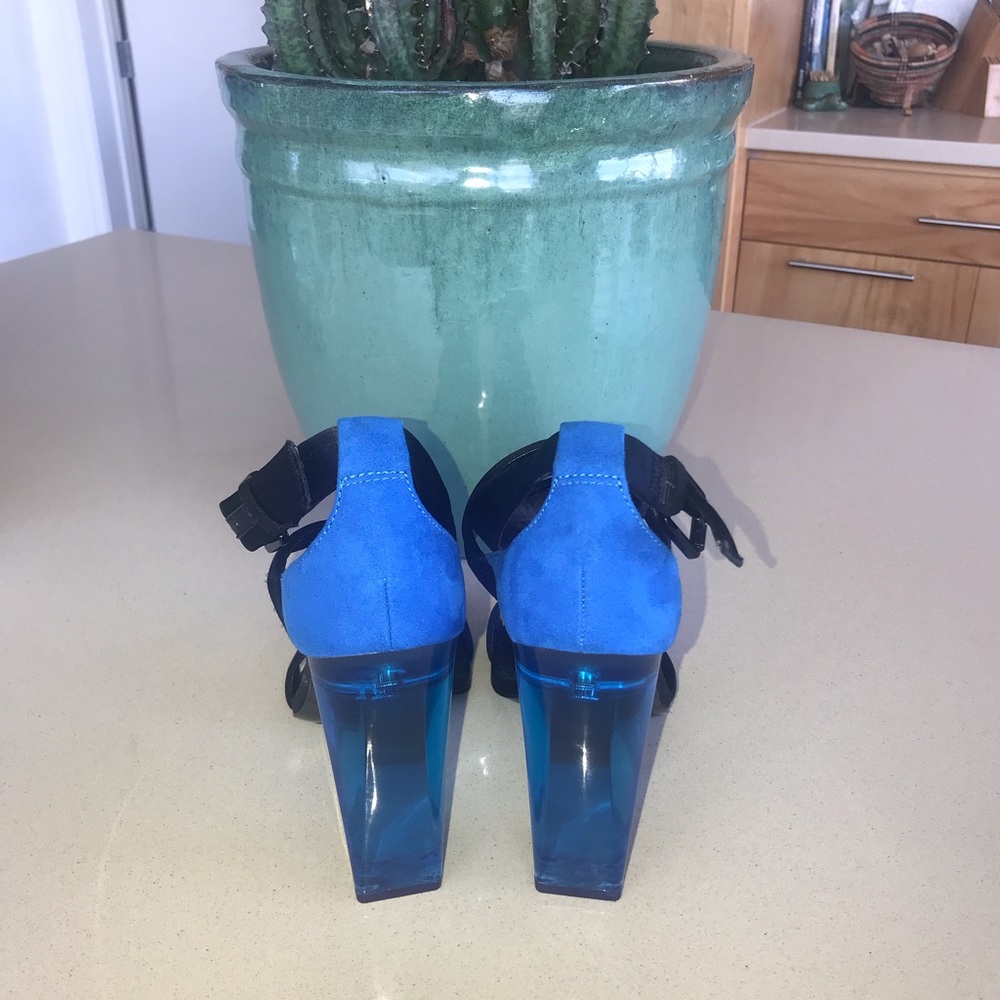 Heels - Picture 4 of 5